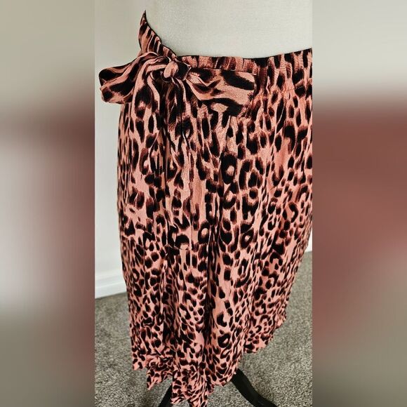 💝Nwt wrap skirt soaked in luxury - Picture 2 of 8